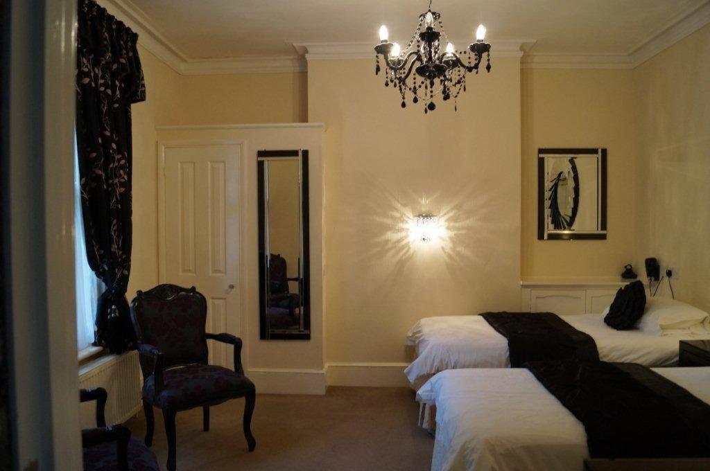 Canterbury Lodge Room photo